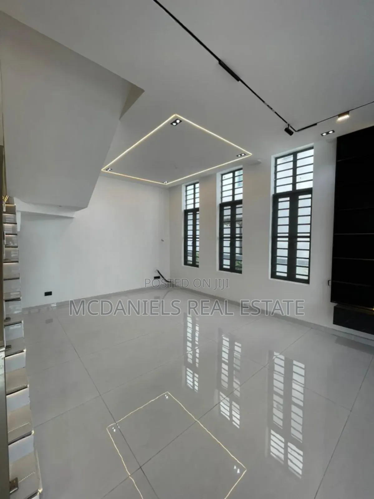 5bdrm Duplex in Chevron for sale in Chevron