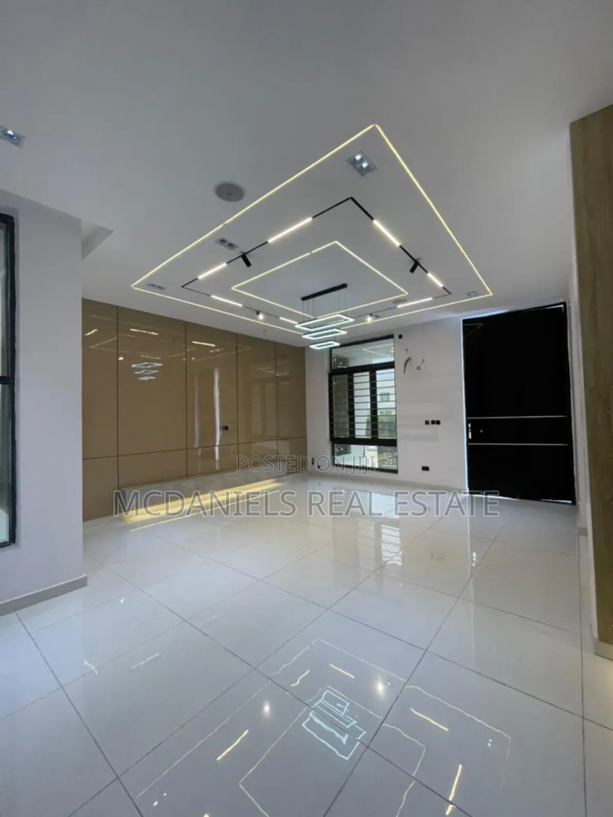 5bdrm Duplex in Chevron for sale in Chevron