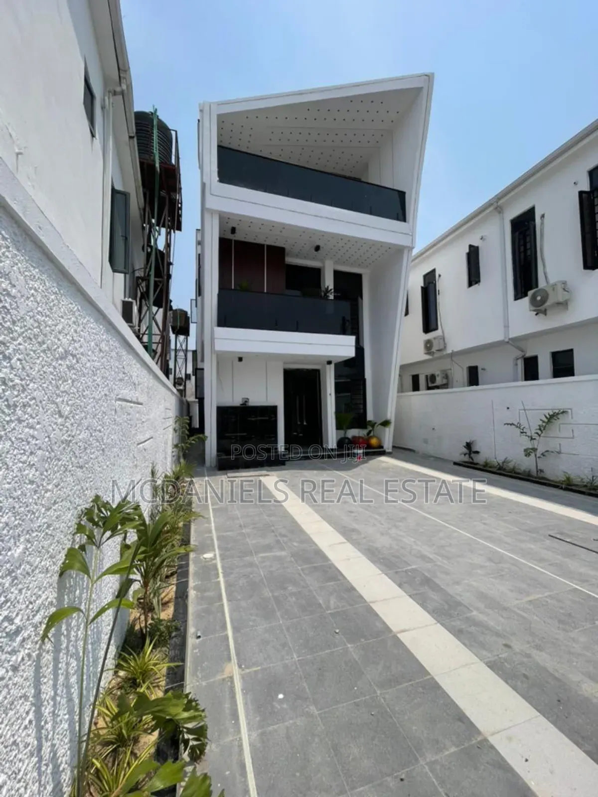 5bdrm Duplex in Ikota for sale in Ikota