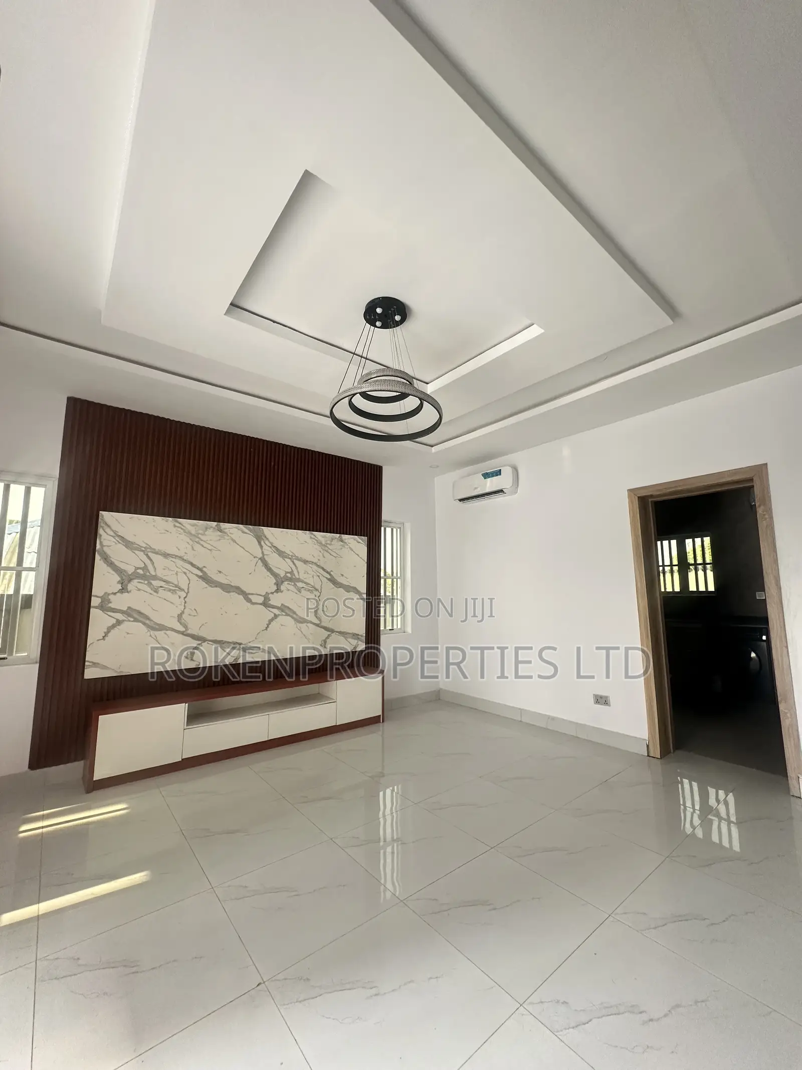 5bdrm Duplex in Jericho Estate for sale in Jericho
