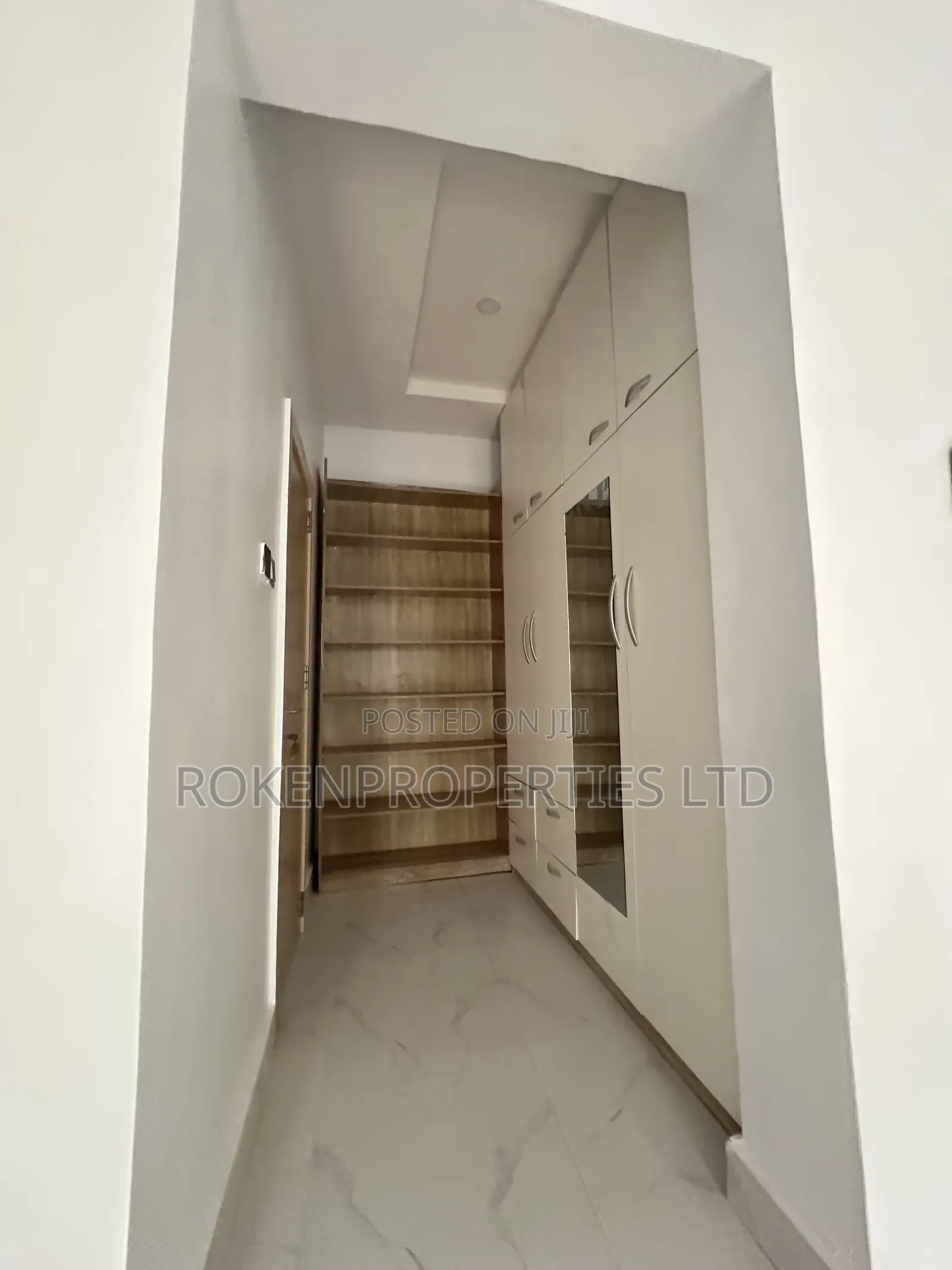 5bdrm Duplex in Jericho Estate for sale in Jericho