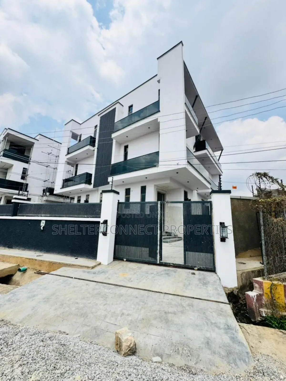 4bdrm Duplex in Berger for sale in Berger