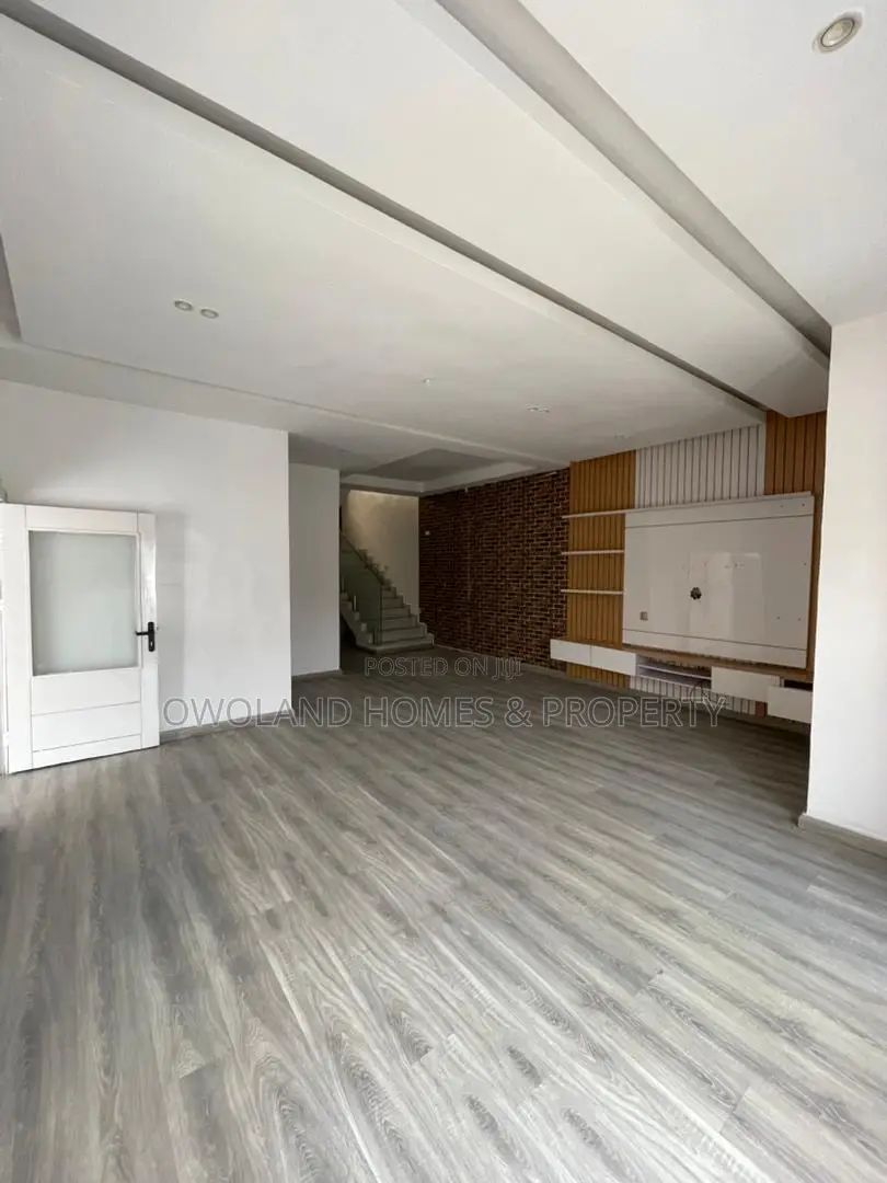 4bdrm Duplex in Ikate for rent in Ikate