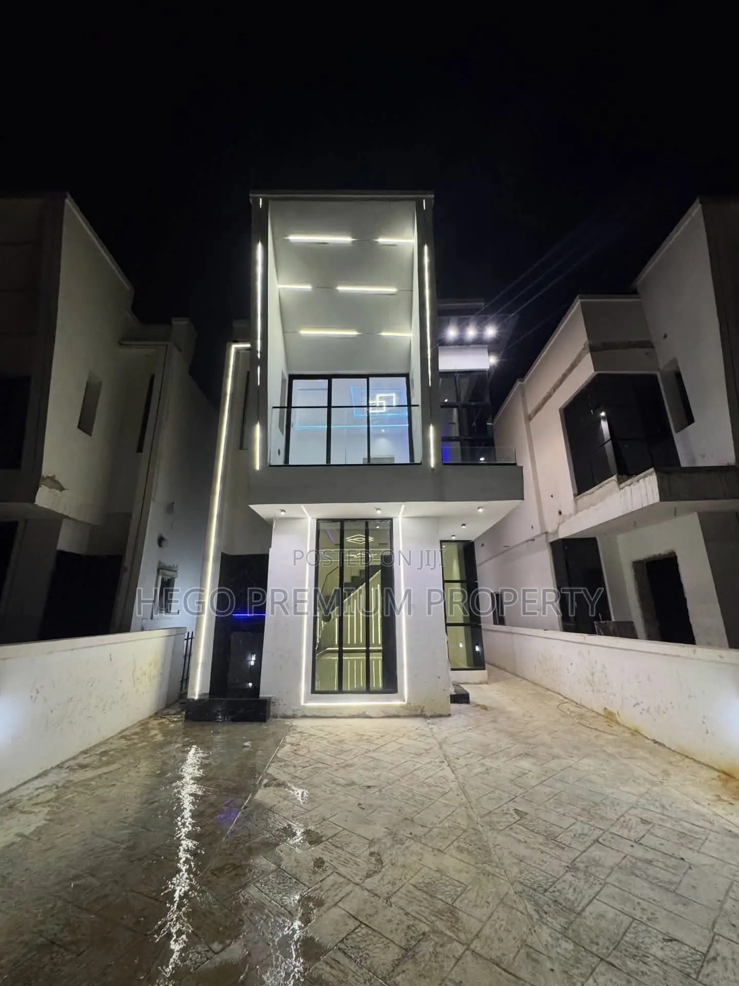 4bdrm Duplex in Alakahia Esate, East West Road for sale in East West Road