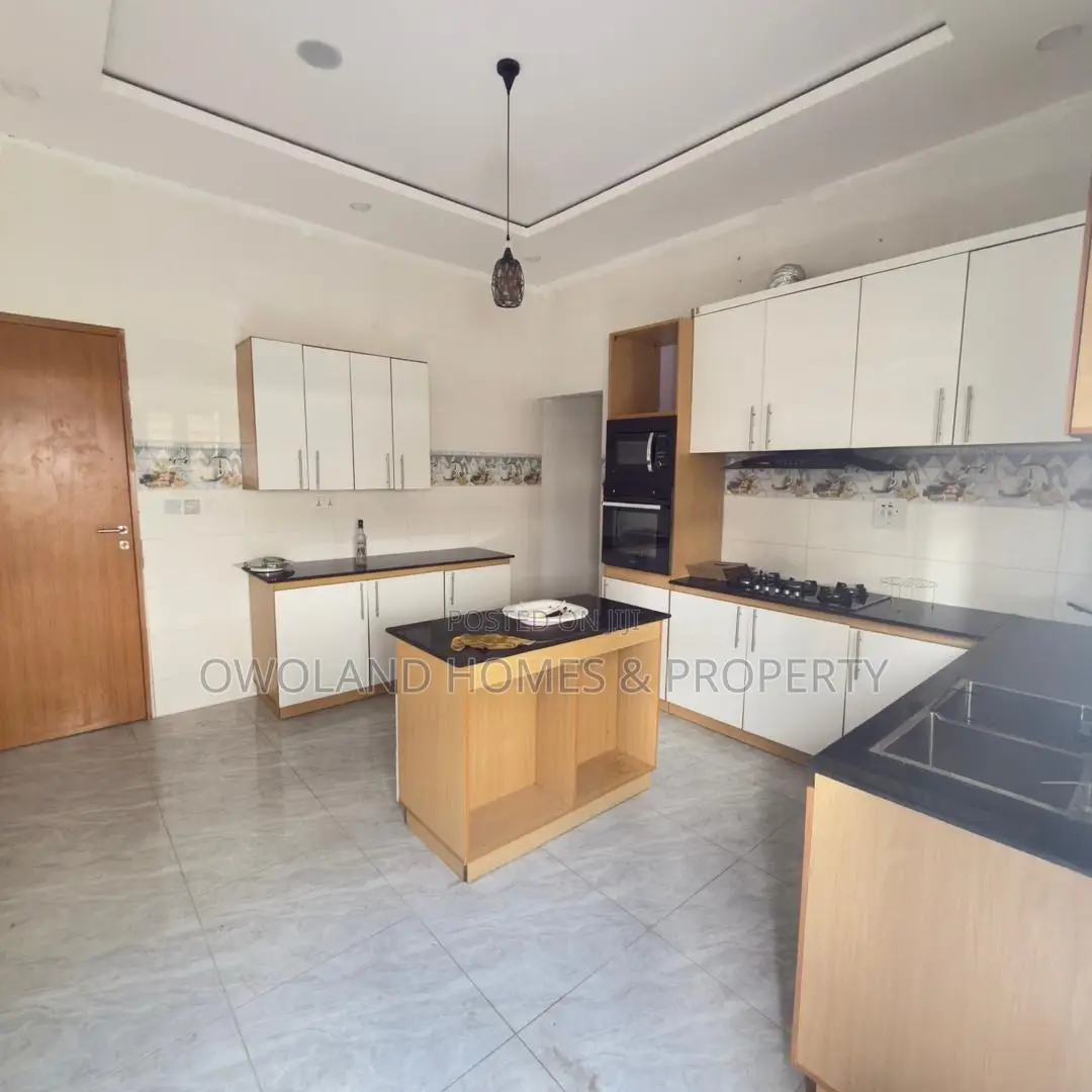5bdrm Duplex in Lekki County, Ikota for rent in Ikota