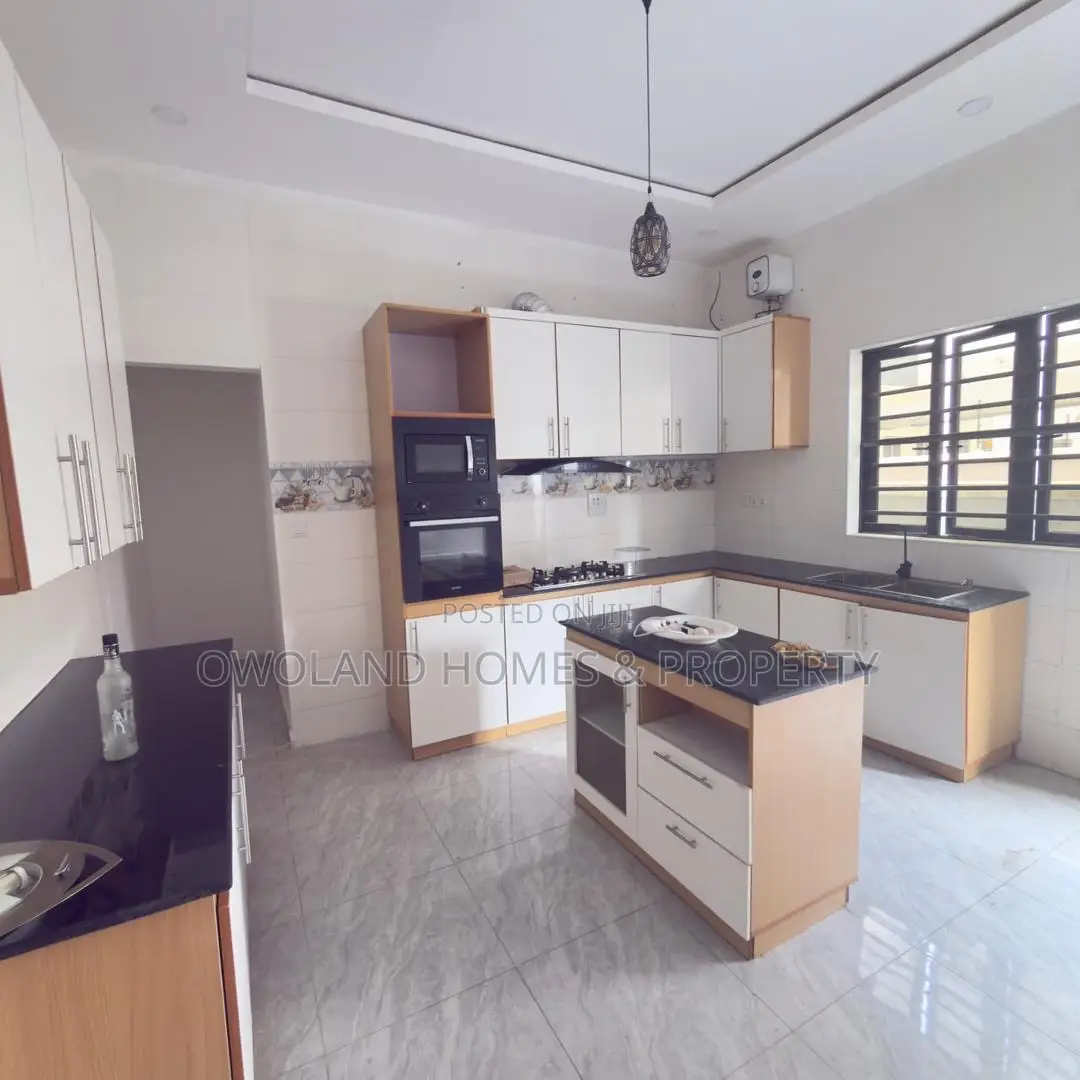 5bdrm Duplex in Lekki County, Ikota for rent in Ikota