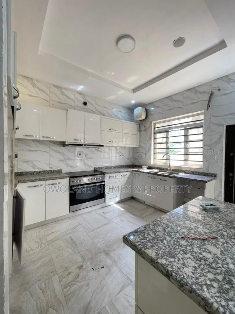 4bdrm Duplex in Eleganza Tollgate, Chevron for rent in Chevron