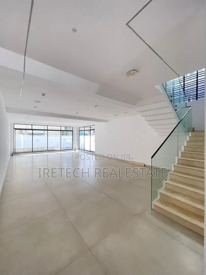 5bdrm Duplex in Lekki Phase 1 In A for sale in Lekki Phase 1