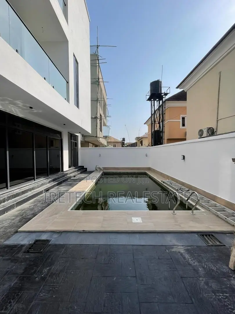 5bdrm Duplex in Lekki Phase 1 In A for sale in Lekki Phase 1