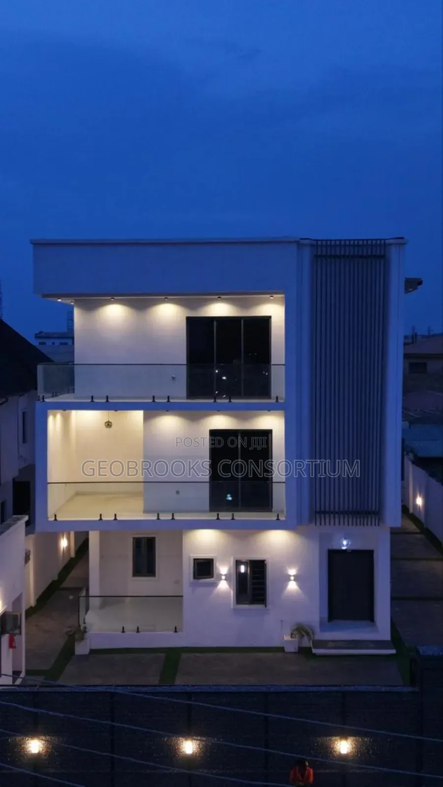 5bdrm Penthouse in Oluyole Estate for sale in Oluyole Estate