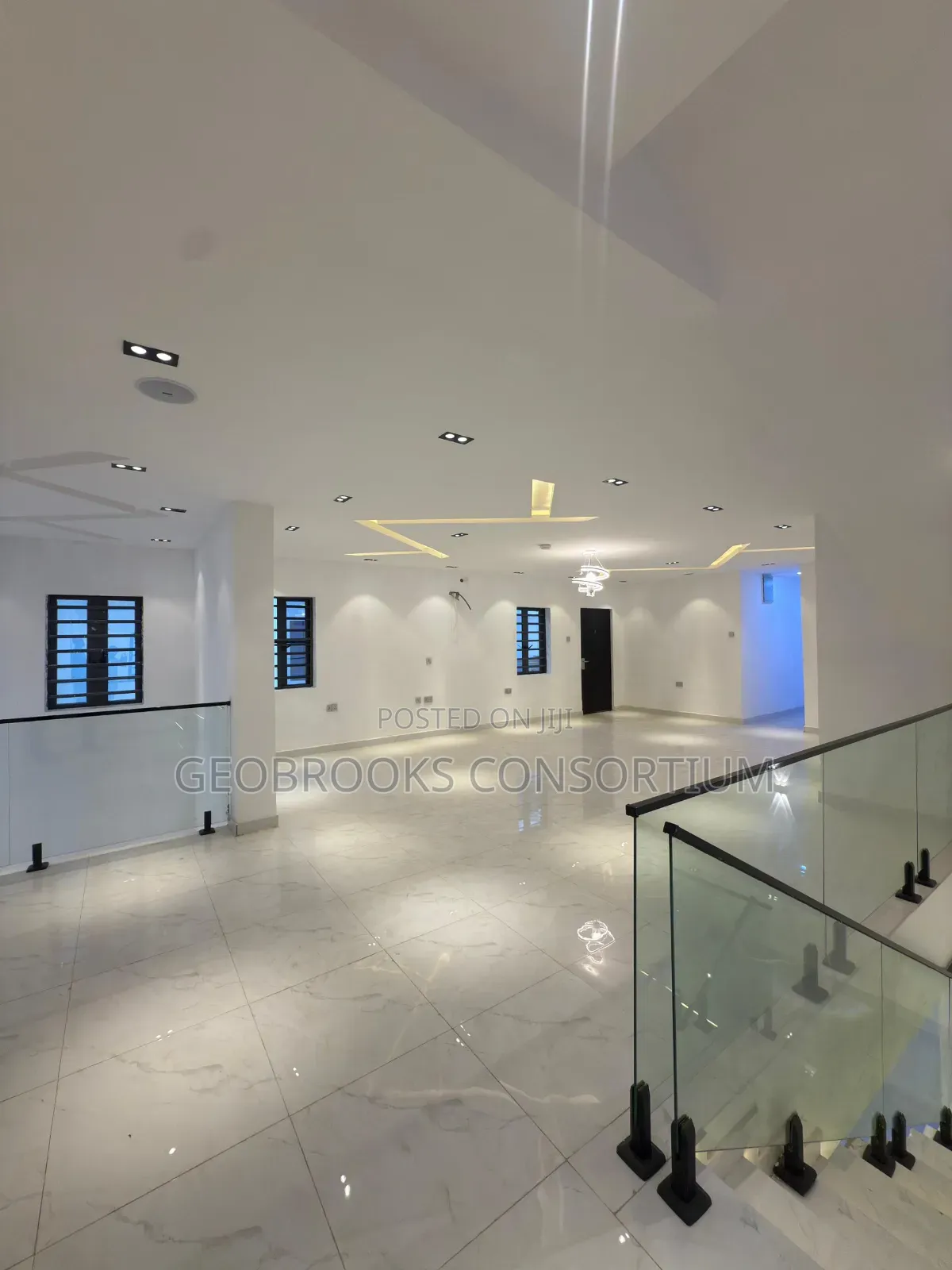 5bdrm Penthouse in Oluyole Estate for sale in Oluyole Estate