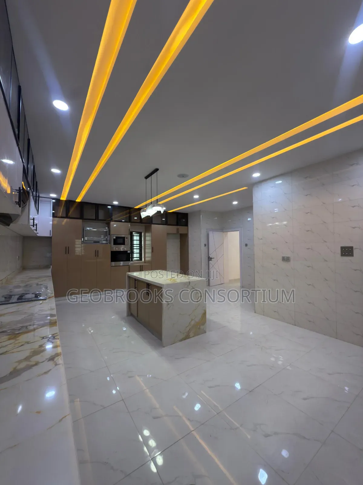 5bdrm Penthouse in Oluyole Estate for sale in Oluyole Estate