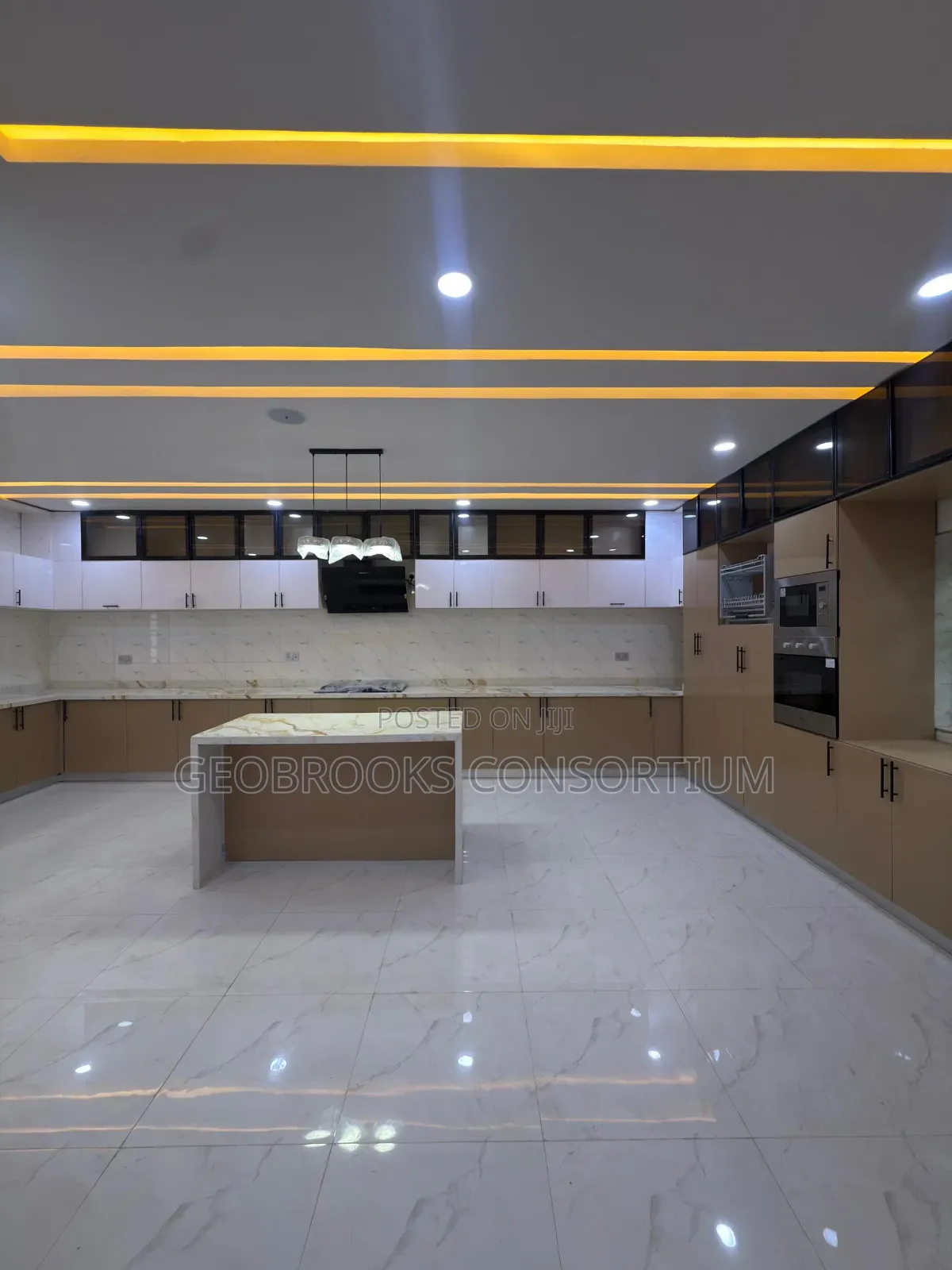5bdrm Penthouse in Oluyole Estate for sale in Oluyole Estate