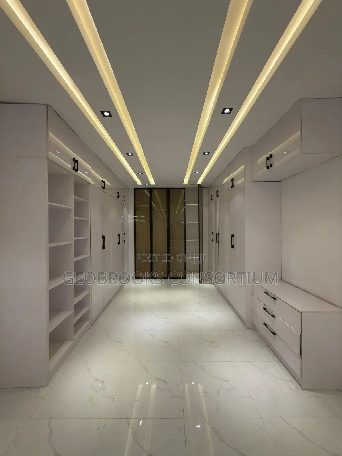 5bdrm Penthouse in Oluyole Estate for sale in Oluyole Estate