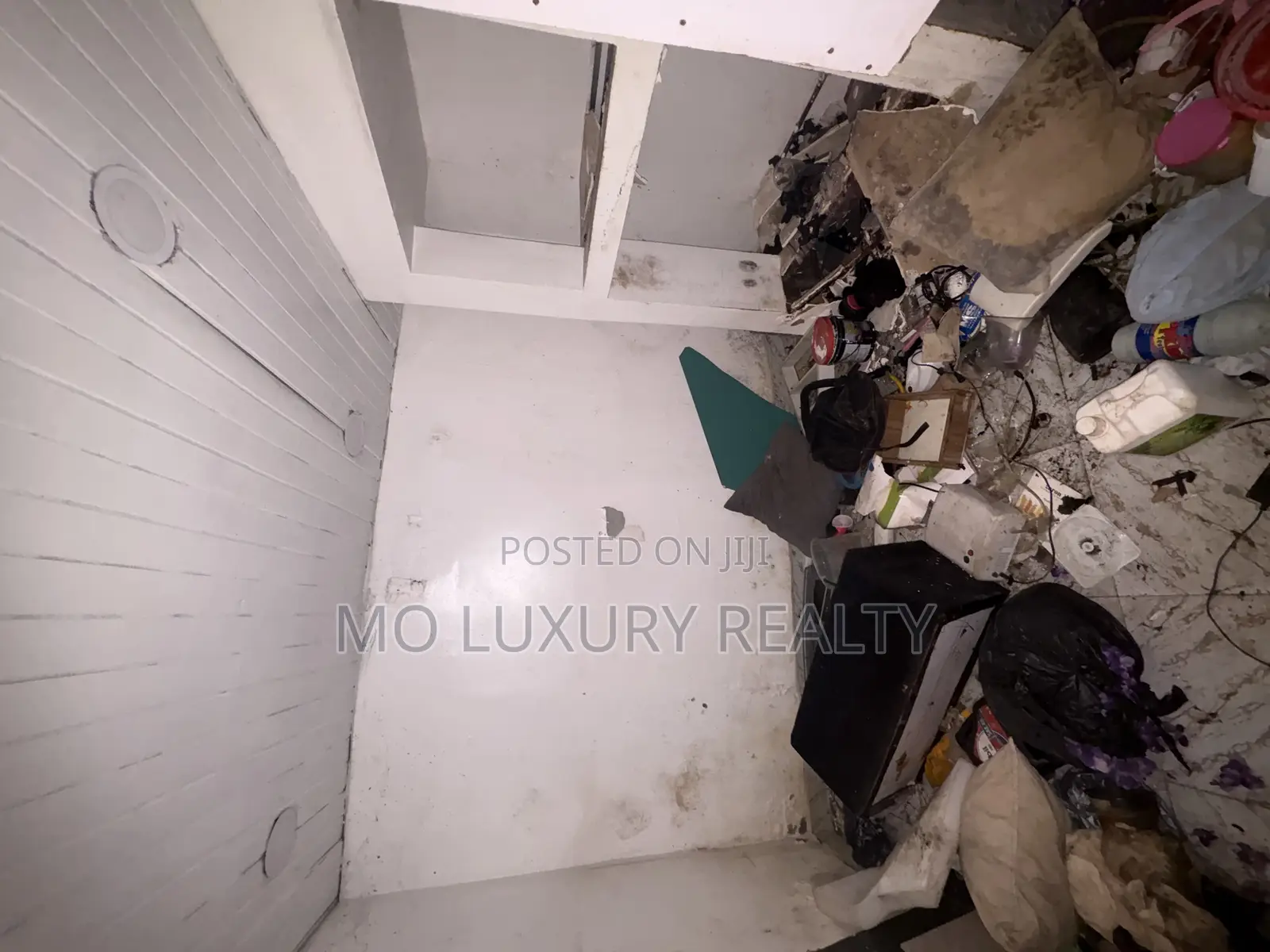 70sqm Shop Shop Space With a Room in Ikate