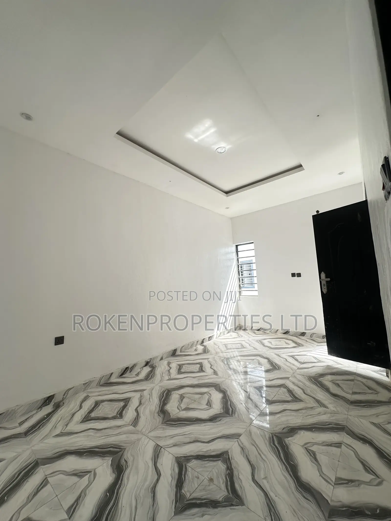 2bdrm Apartment in Chief Lateef Oyelade, Rind Road for sale in Rind Road