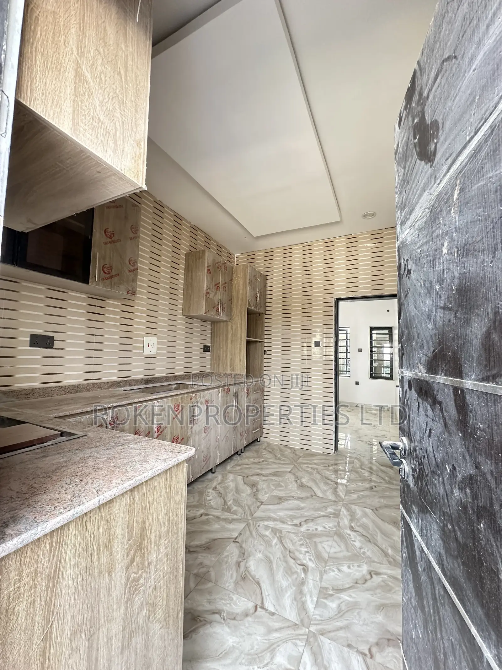 2bdrm Apartment in Chief Lateef Oyelade, Rind Road for sale in Rind Road