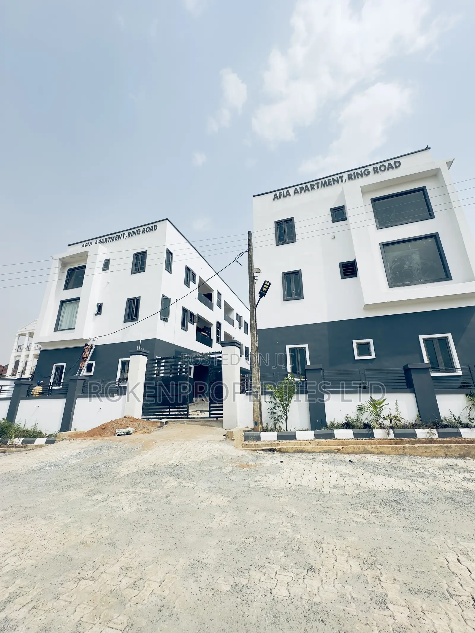 2bdrm Apartment in Chief Lateef Oyelade, Rind Road for sale in Rind Road
