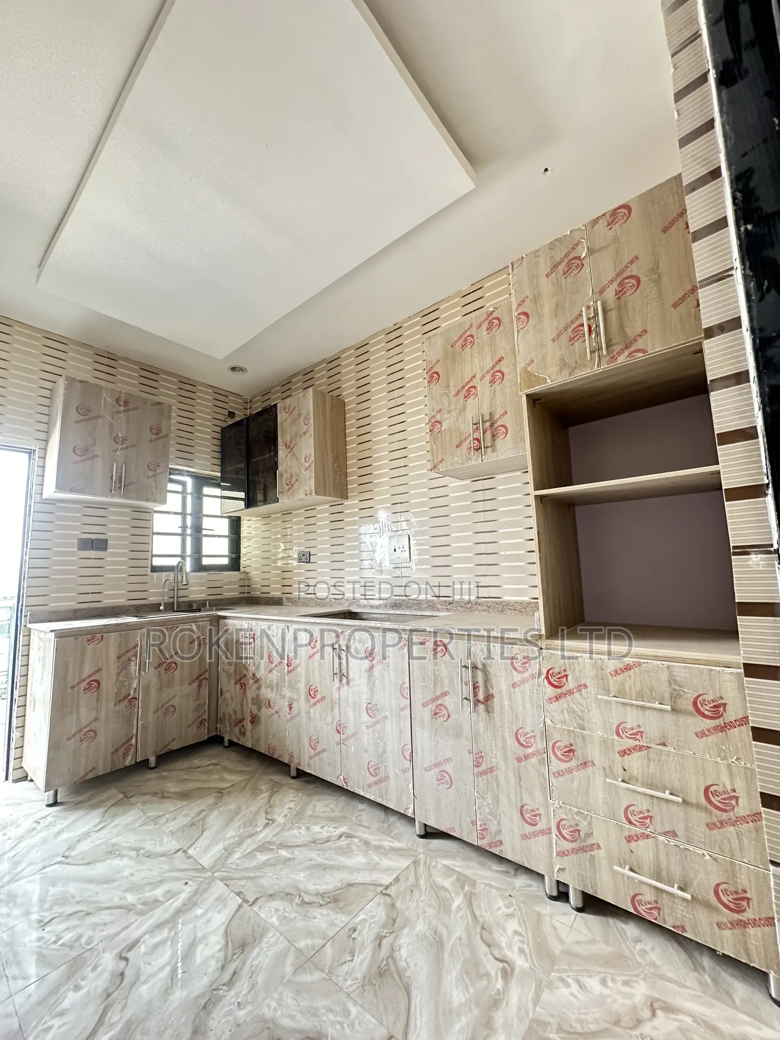 2bdrm Apartment in Chief Lateef Oyelade, Rind Road for sale in Rind Road
