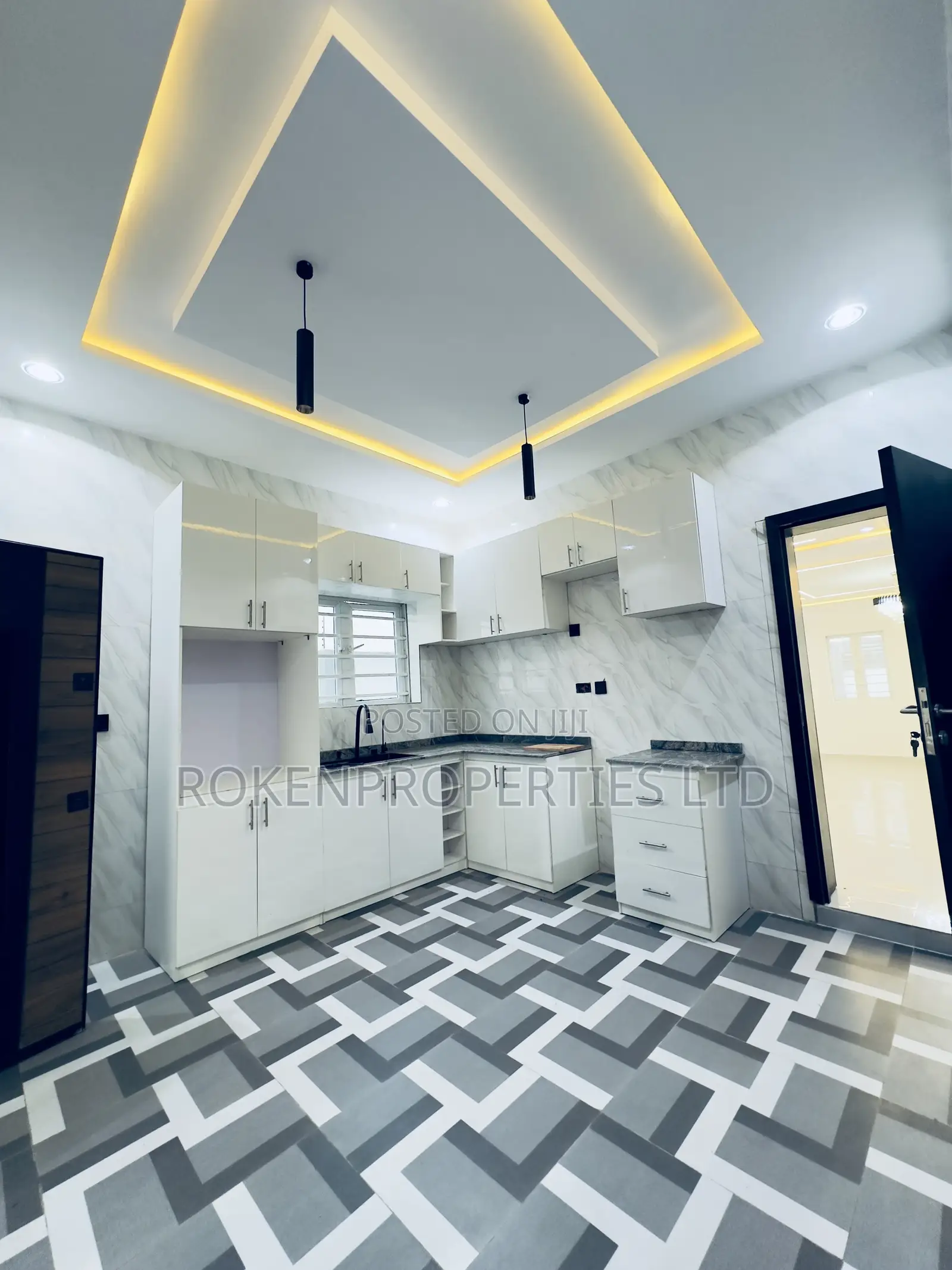 5bdrm Duplex in Jericho Estate for sale in Jericho