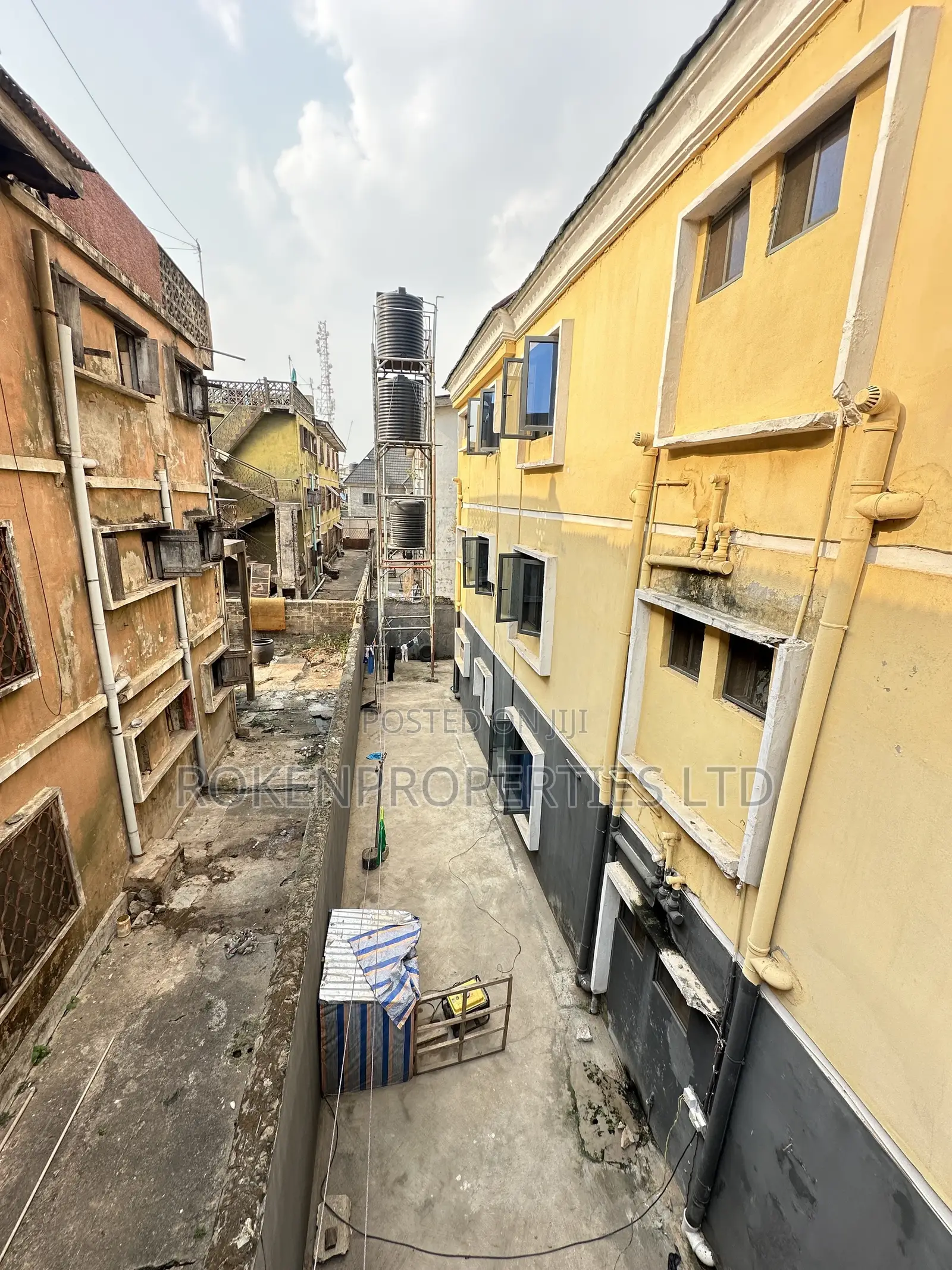 18bdrm Block of Flats in Ajibade, Ibadan North West for sale in Ibadan North West