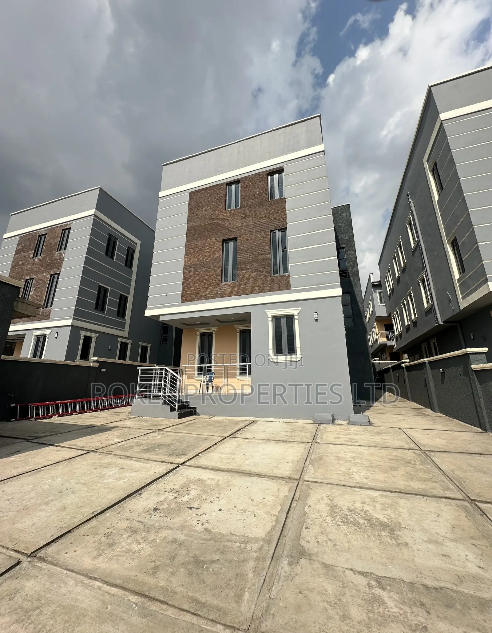 5bdrm Duplex in New Bodija Estate for sale in Bodija