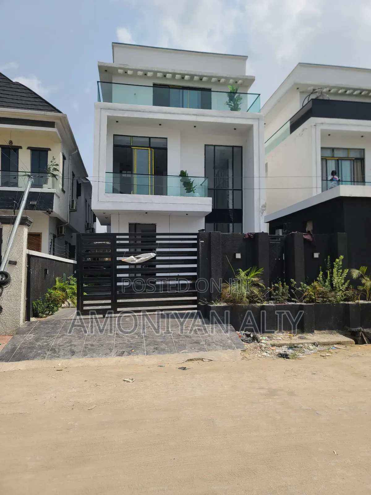 5bdrm Mansion in Ikota Gra Extension for sale in Ikota