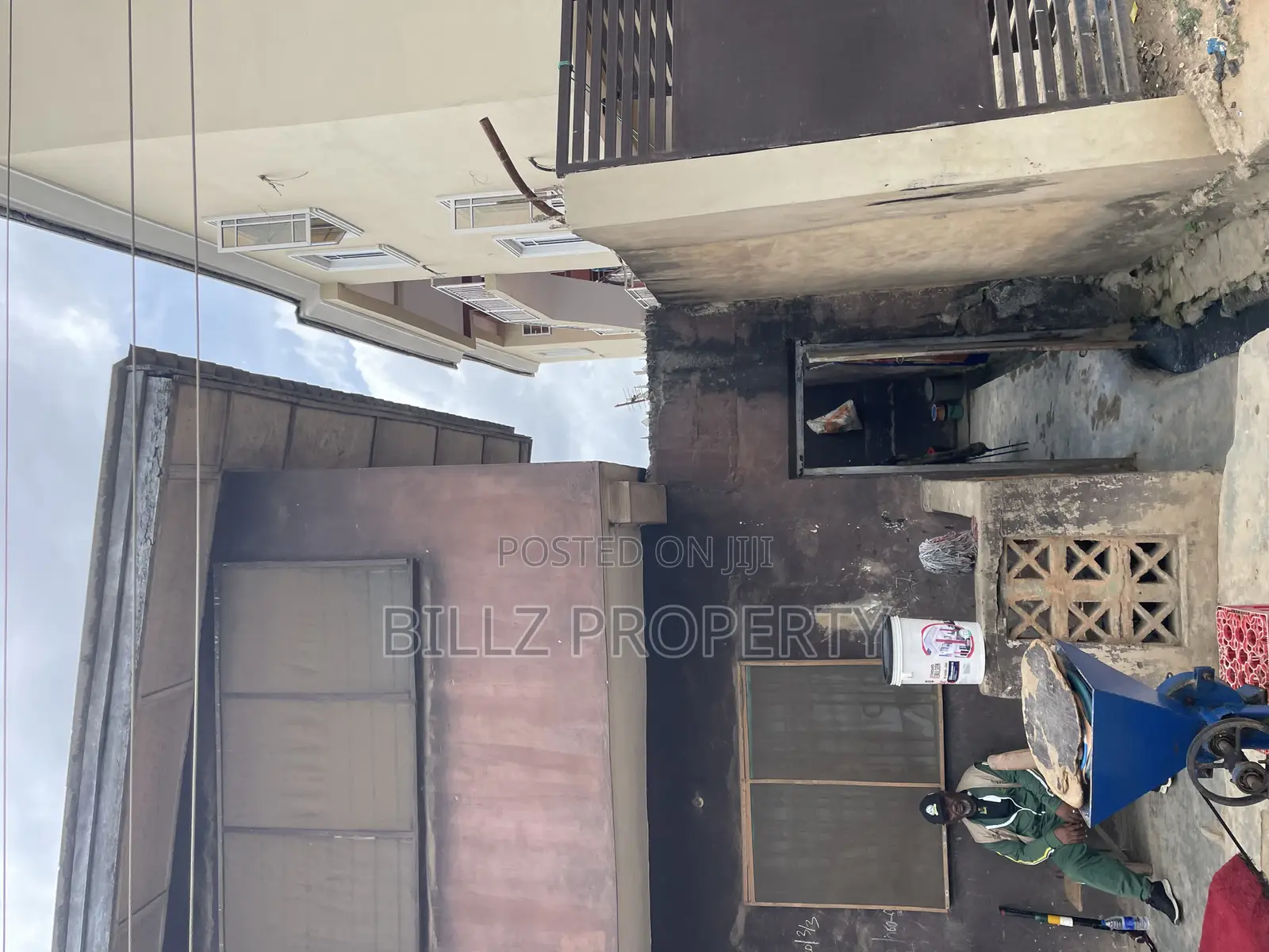 20bdrm Block of Flats in Badejo, Capitol for sale in Capitol