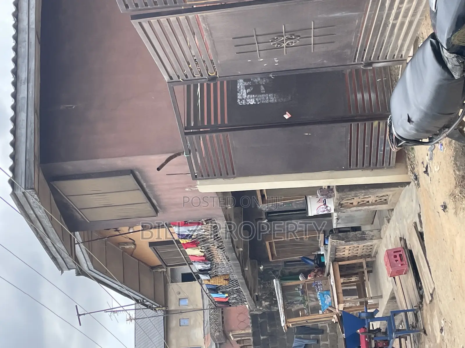 20bdrm Block of Flats in Badejo, Capitol for sale in Capitol