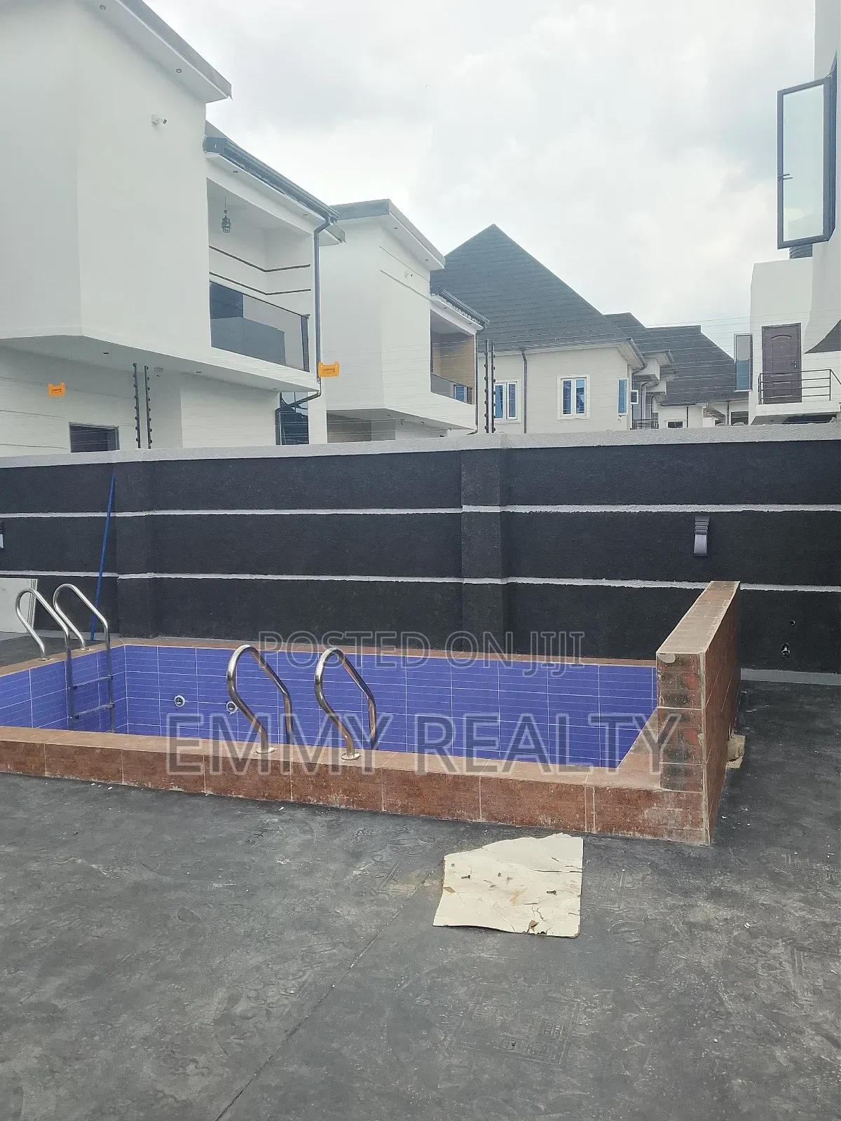 4bdrm Duplex in Eliozu for sale in Eliozu