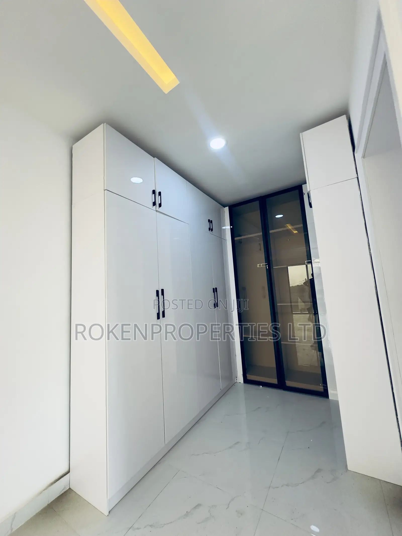 4bdrm Duplex in Yemoja Estate for sale in Oluyole Estate