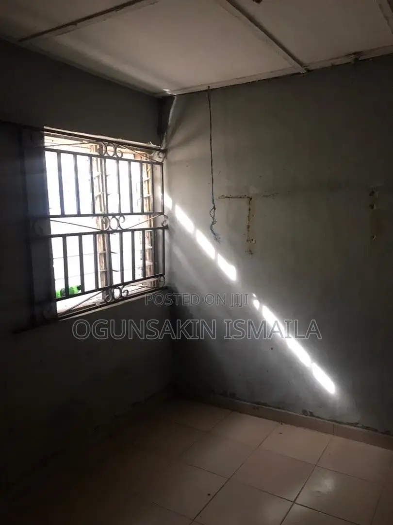 1bdrm Block of Flats in Ogo Oluwa Street for rent in Ogba
