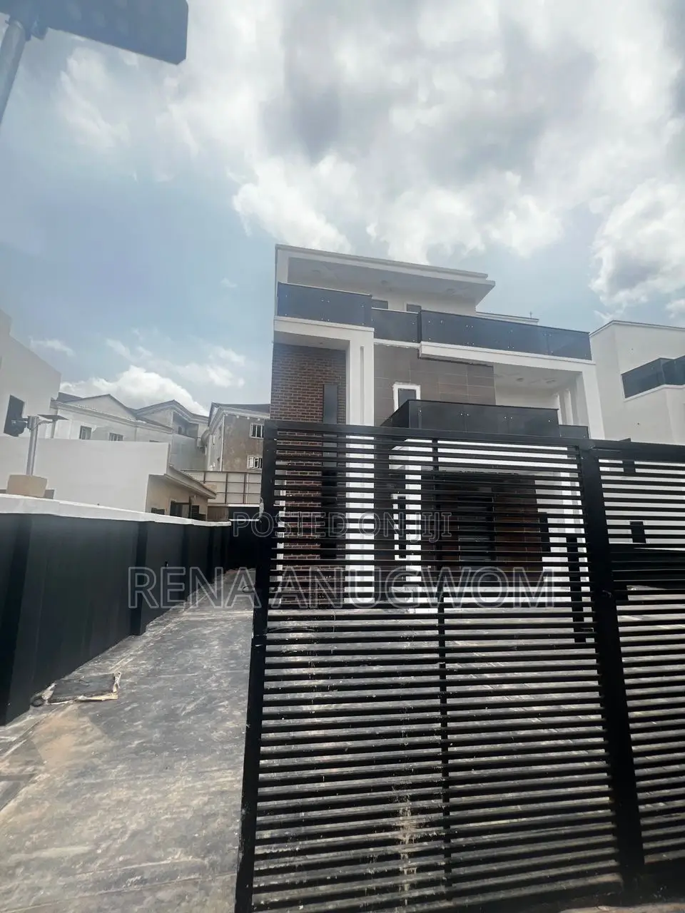 5bdrm Duplex in Mini Estate for sale in Enugu State
