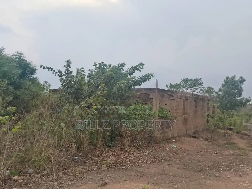 A Complete Full Plot of Land Consists of a 3 Bedrom on a Linted Level in Abeokuta North