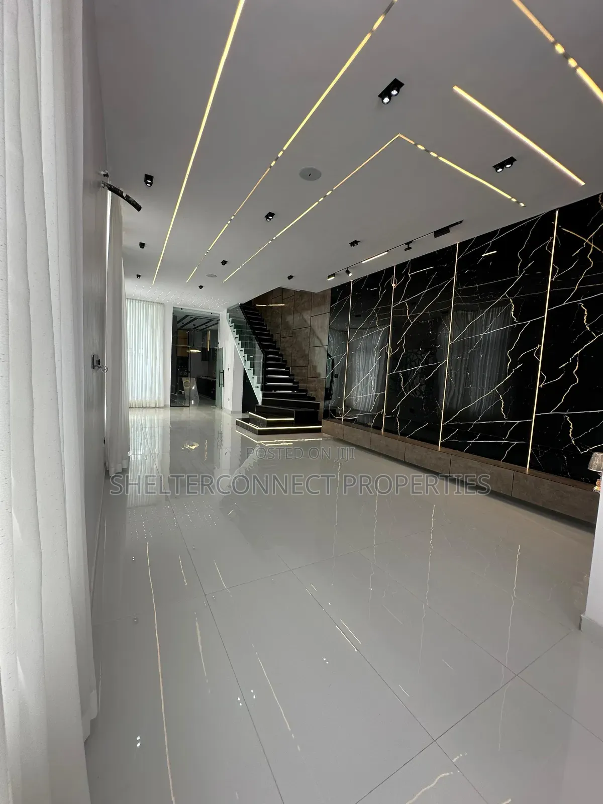 5bdrm Duplex in Ikota for sale in Ikota