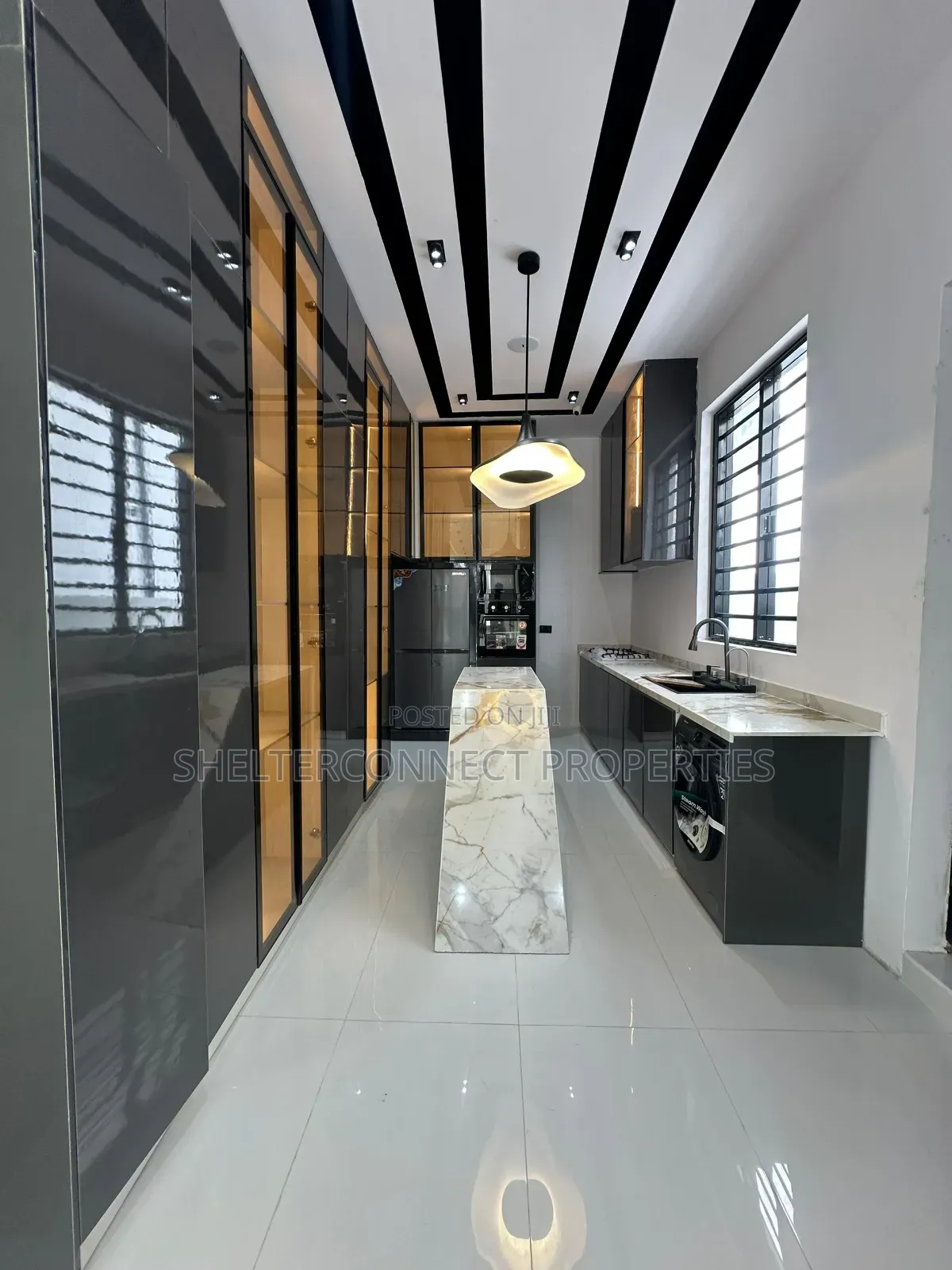 5bdrm Duplex in Ikota for sale in Ikota
