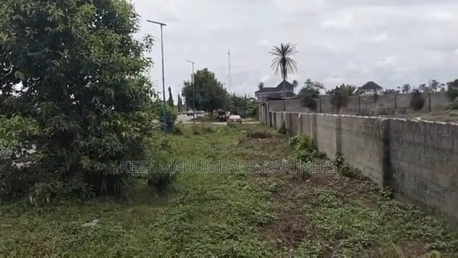 For Sale : 4 Plots With a Structure on Obirikwere Opm Airport Rd,Ph in Ikwerre