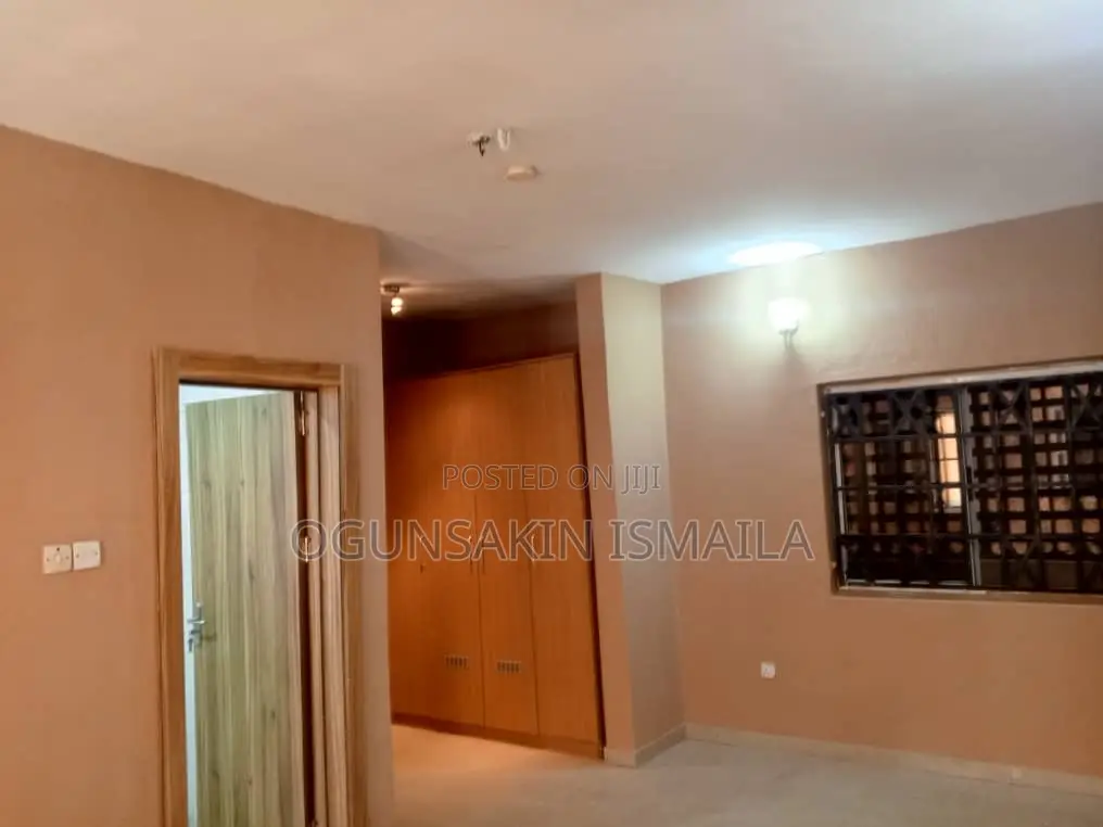 3bdrm Block of Flats in Anthony Enahoro for sale in Ogba