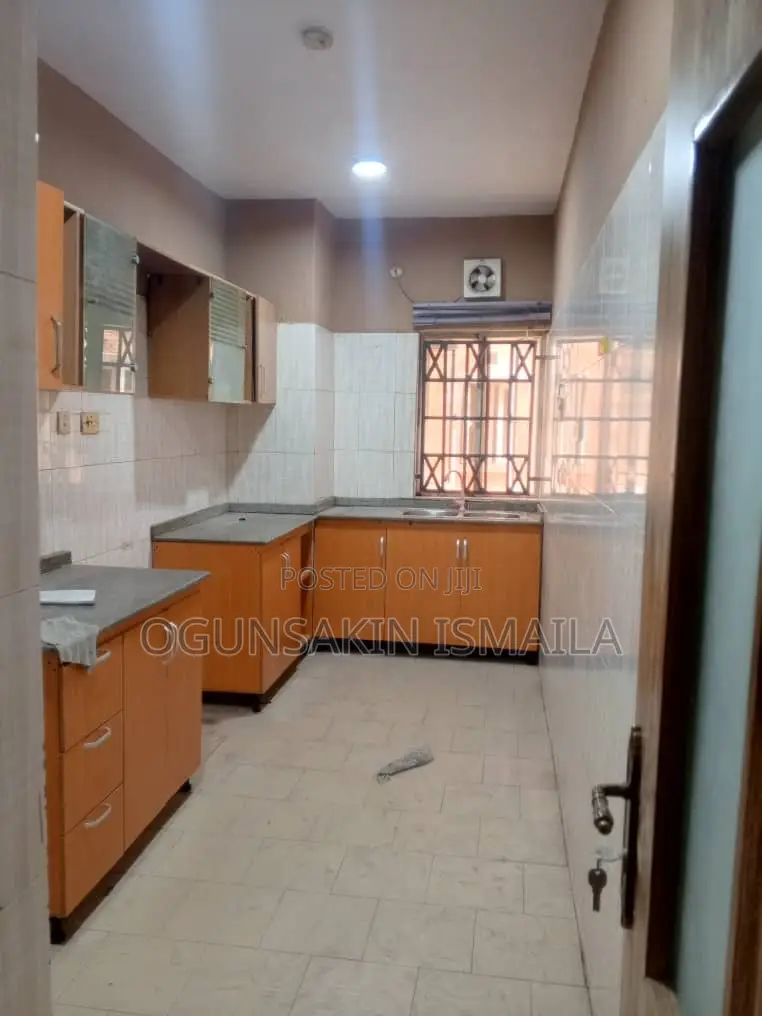 3bdrm Block of Flats in Anthony Enahoro for sale in Ogba