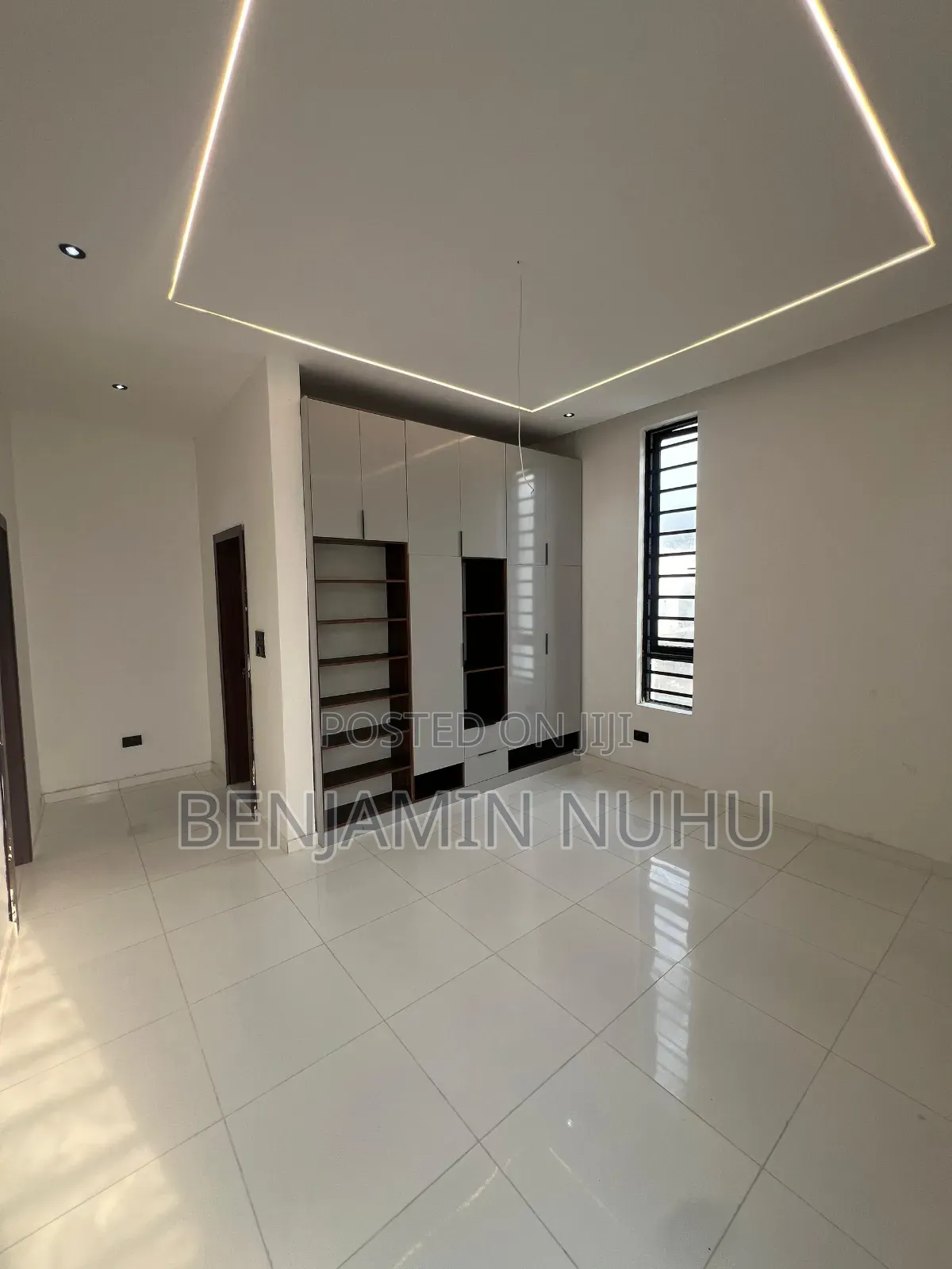 5bdrm Duplex in In A Mini Estate, Off Lekki-Epe Expressway for sale in Off Lekki-Epe Expressway