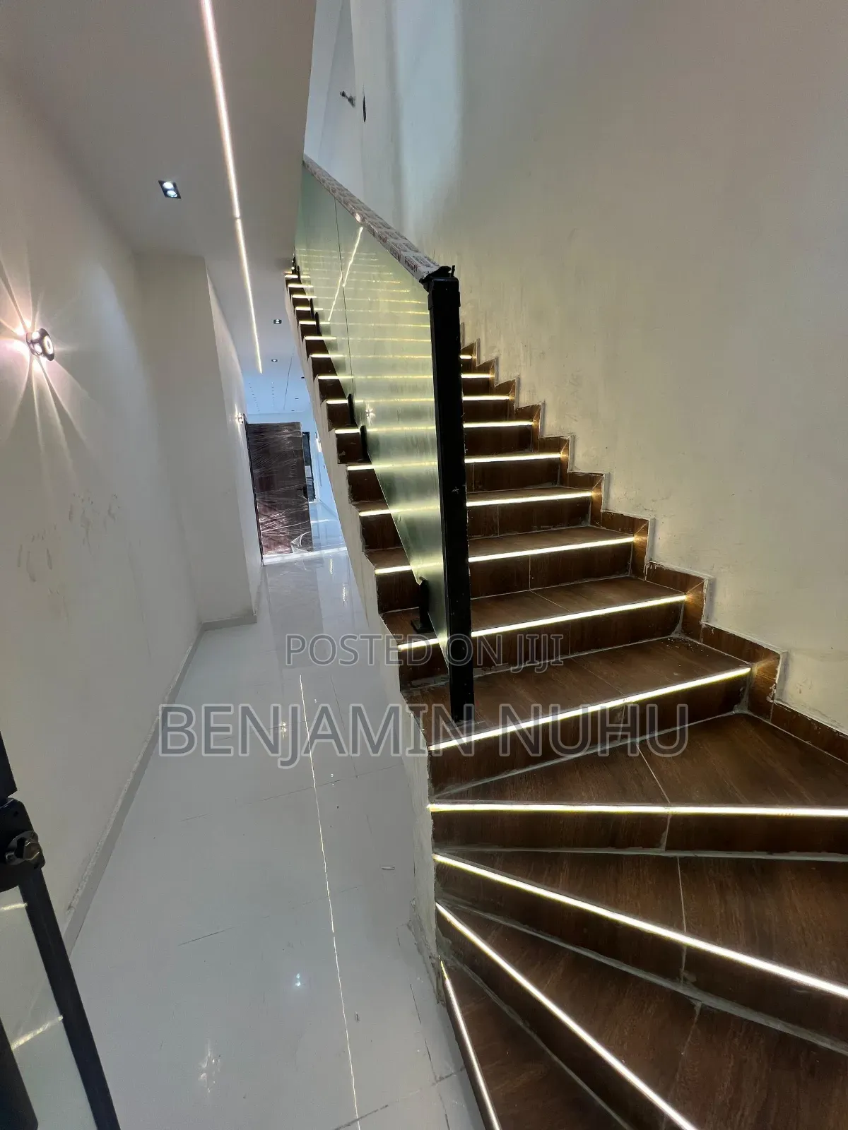 5bdrm Duplex in In A Mini Estate, Off Lekki-Epe Expressway for sale in Off Lekki-Epe Expressway