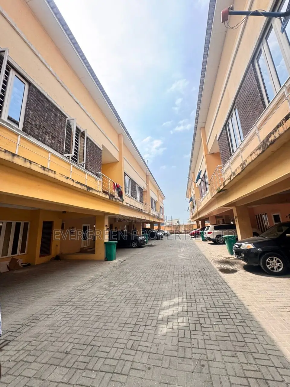 3bdrm Townhouse/Terrace in Lekki Expressway for sale in Lekki Expressway
