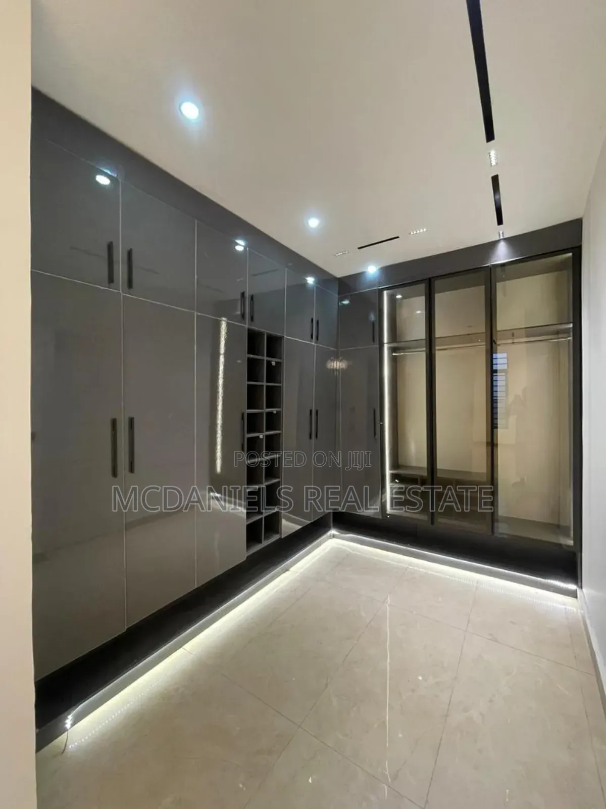 5bdrm Duplex in Osapa london for sale in Osapa london