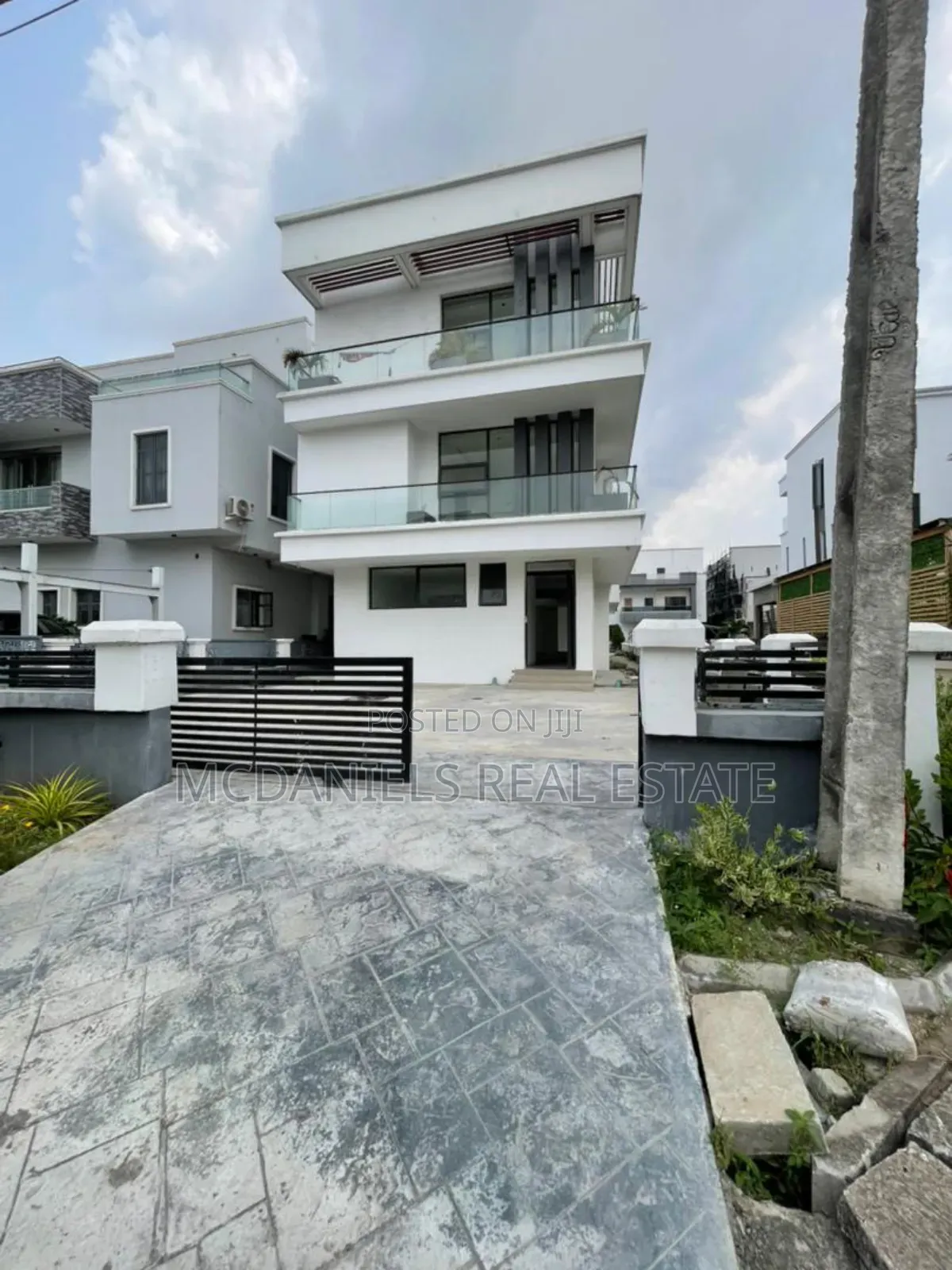 5bdrm Duplex in Osapa london for sale in Osapa london