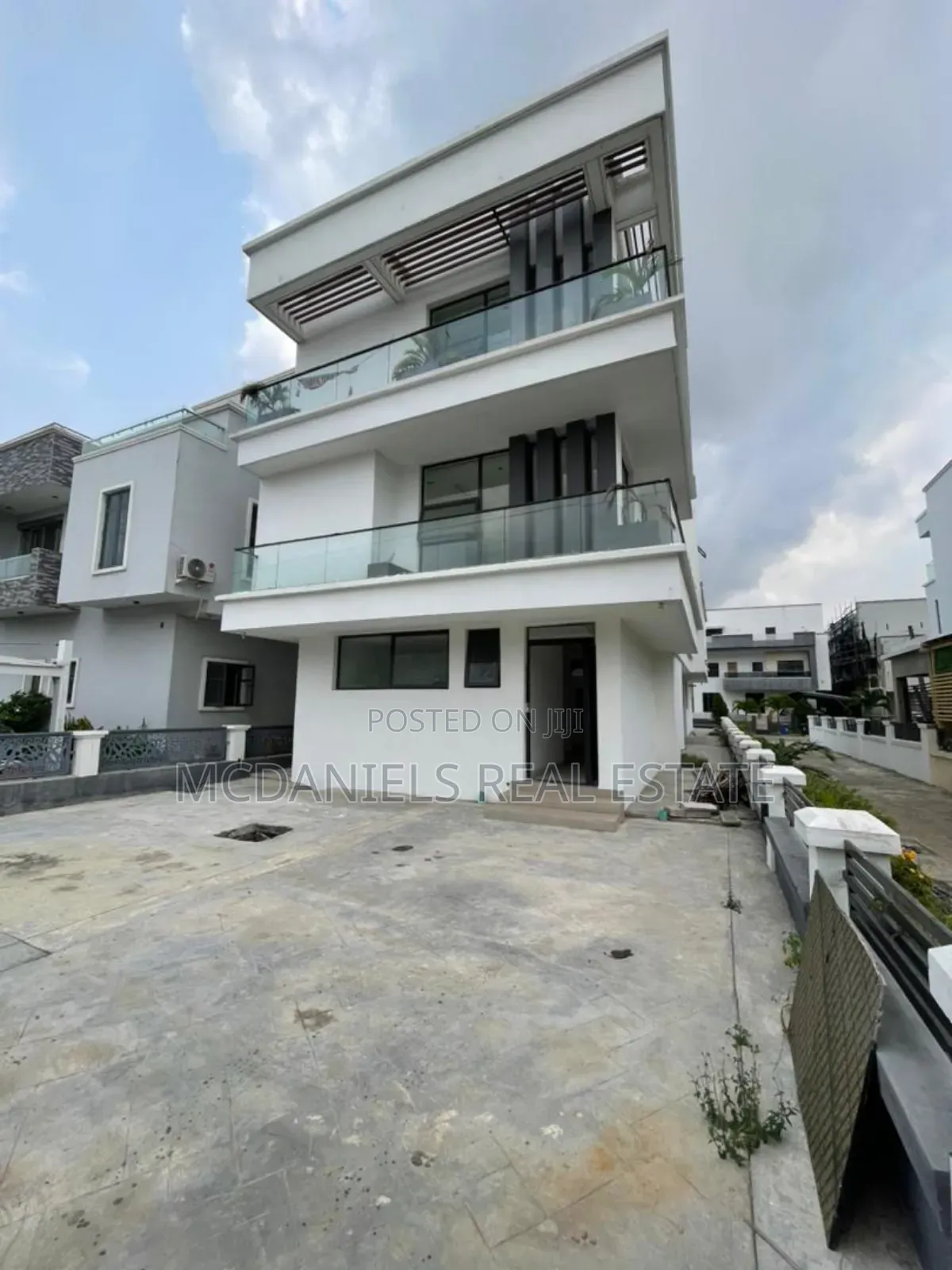 5bdrm Duplex in Osapa london for sale in Osapa london