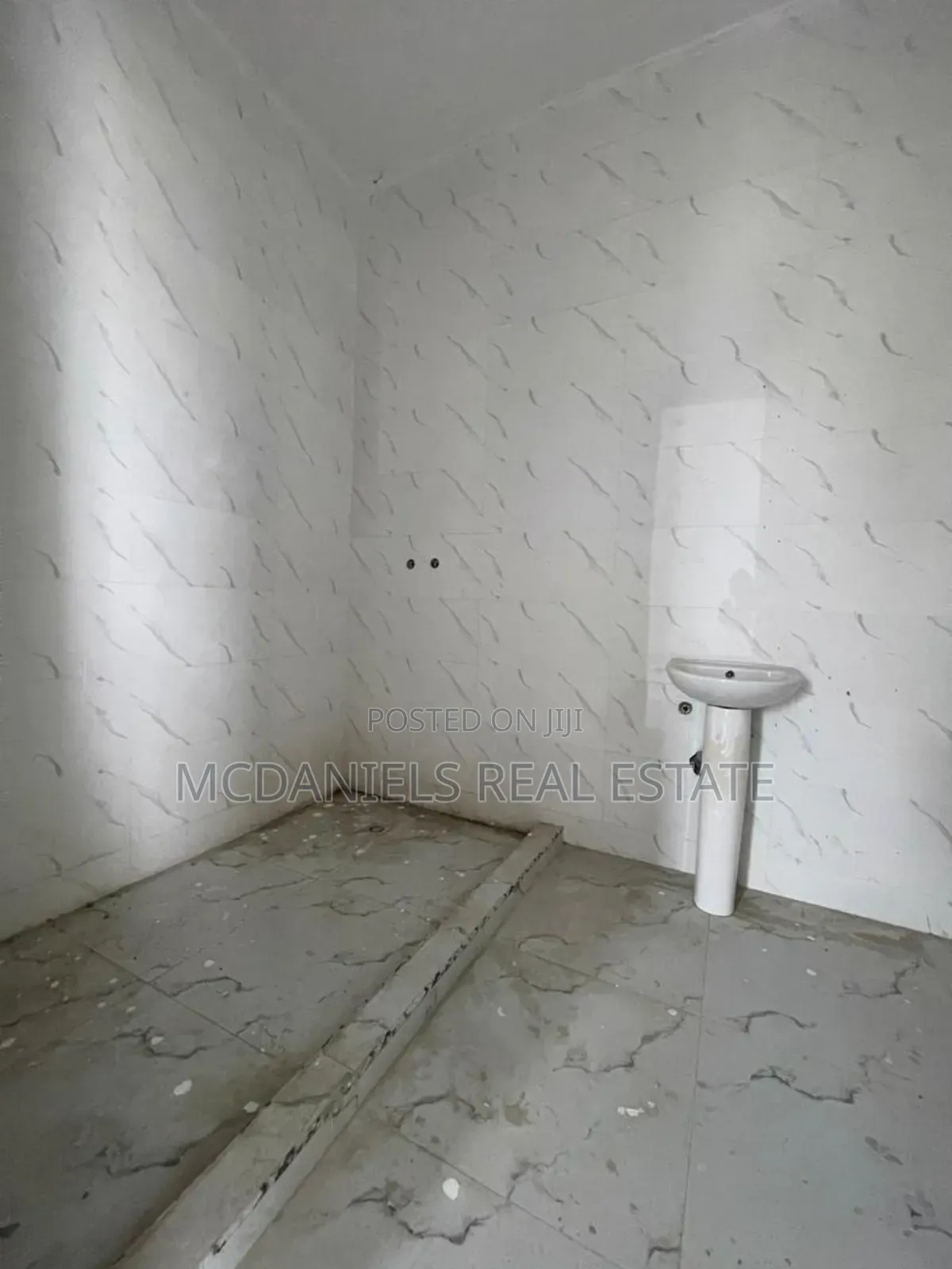 4bdrm Duplex in Osapa london for sale in Osapa london