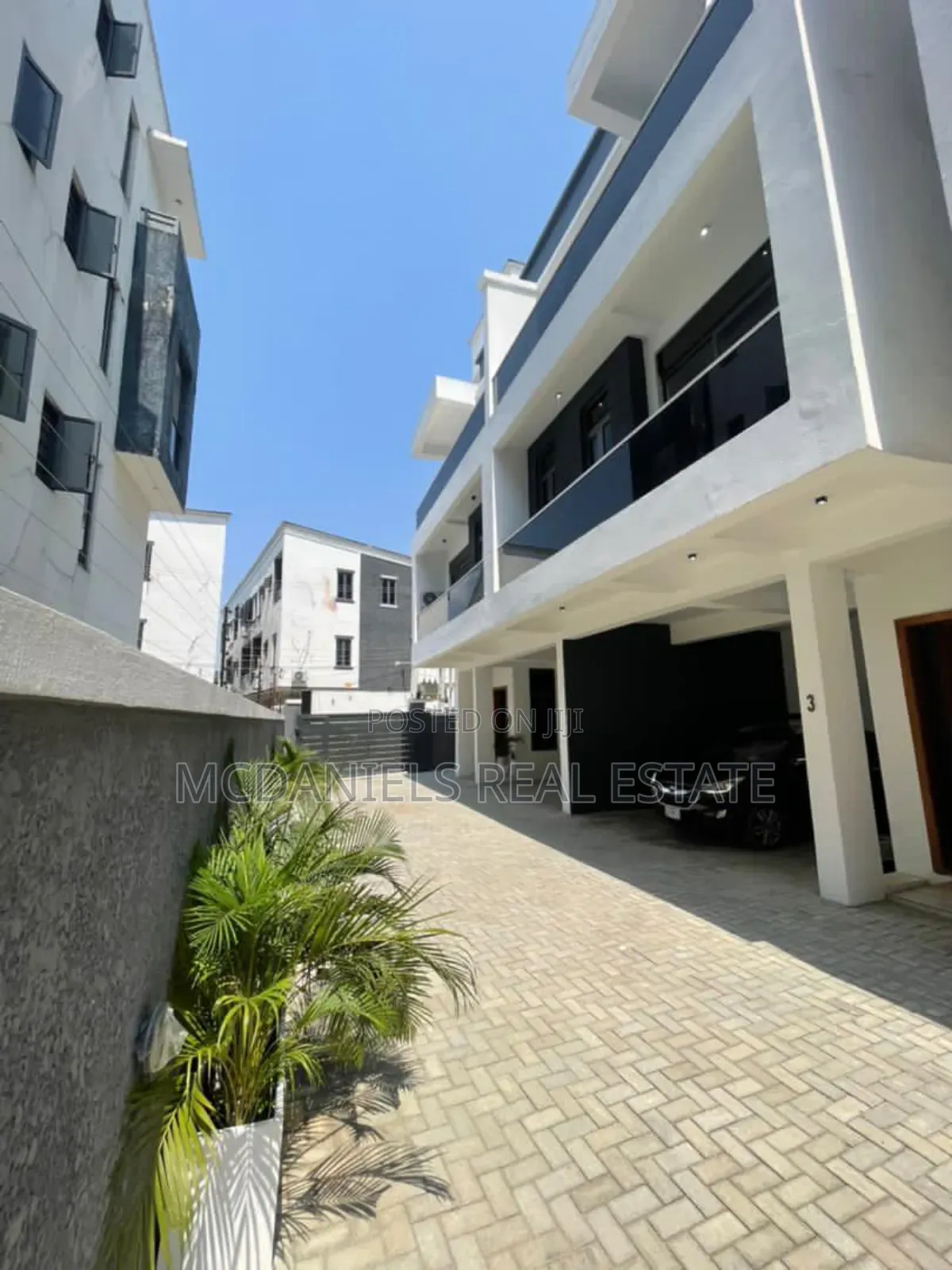 4bdrm Duplex in Ologolo for sale in Ologolo