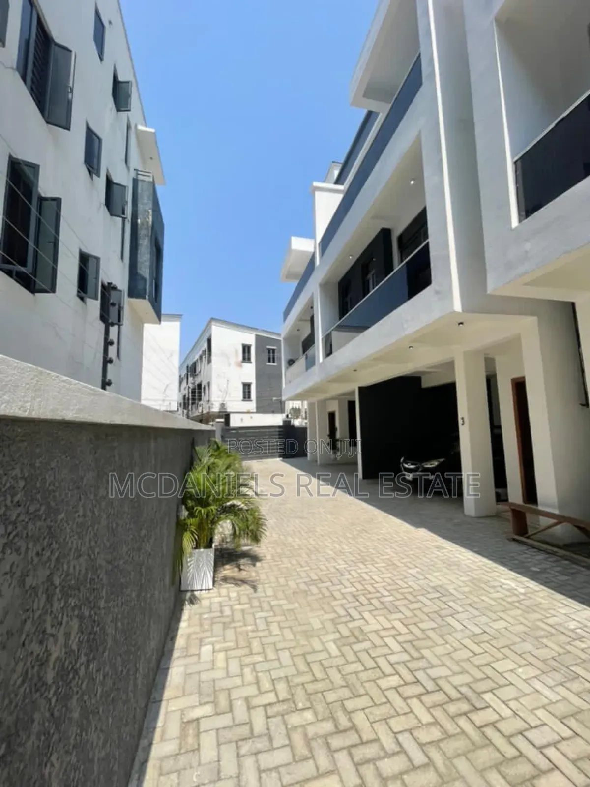 4bdrm Duplex in Ologolo for sale in Ologolo