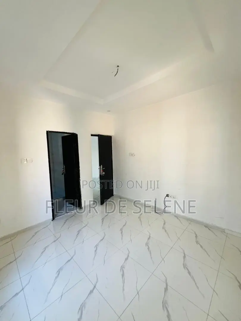 1bdrm Block of Flats in Off Lekki-Epe Expressway for sale in Off Lekki-Epe Expressway