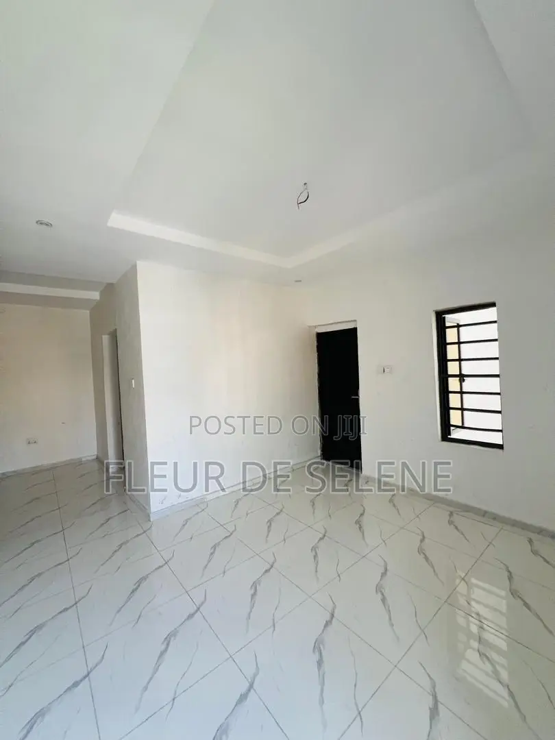 1bdrm Block of Flats in Off Lekki-Epe Expressway for sale in Off Lekki-Epe Expressway